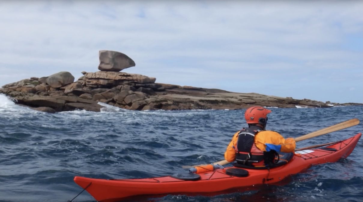Kayak devant le Dé, Trégastel  